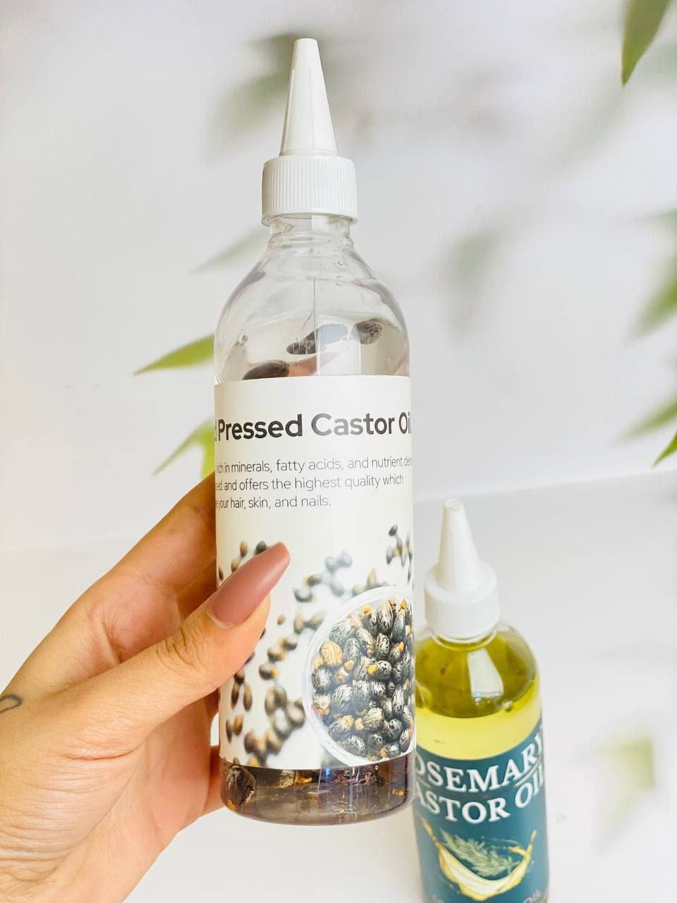 ✨ زيت الخروع الأسود الجامايكي من ماركة Aliver ✨

🌿 زيت طبيعي معصور على البارد
🚫 خالي من الهكسان وغير مكرر

💆‍♀️ يغذي وينشط الشعر والبشرة والأظافر
🌱 يساعد على تعزيز نمو الشعر ويقلل التكسر
💧 يمنح الشعر ترطيب وقوة ولمعان لكل أنواع الشعر

👁️ مثالي للعناية بـ الحواجب والرموش
🧴 ويستخدم أيضاً كـ زيت للتدليك والعناية بالبشرة

✨ عناية طبيعية تمنحك شعر أقوى ولمعان أجمل ✨

السعر ١٢  الاف
التوصيل ٤


**إذا كنت صاحب هذا الإعلان وتريد حذفه لأي سبب، رجاءا أرسل رسالة إلى الدعم الفني**