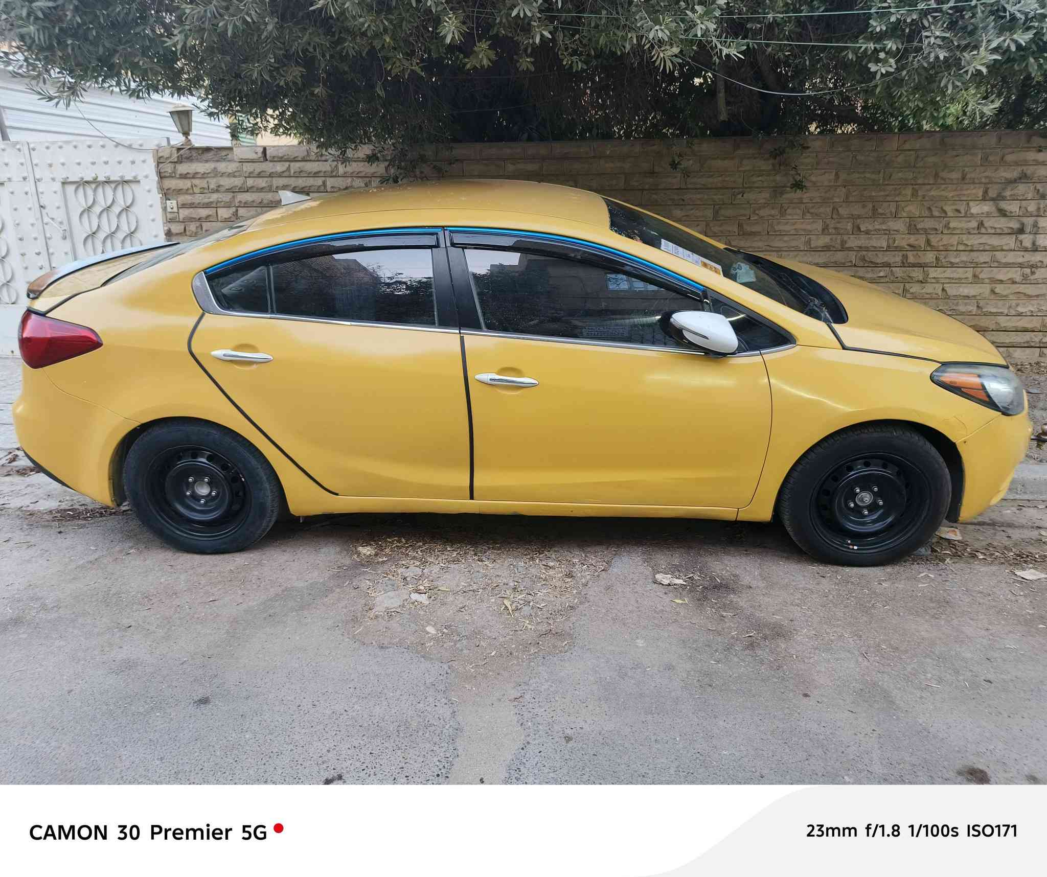 بسم الله الرحمن الرحيم
فورتي 2015 وارد خليجي 
حادث بعكس السايق واصل للغد ومصلح نفسه يعني لا مكصوص ولا شي فول مواصفات عده الفتحه بالسقف 
يعني بصمه 
ترحيب 
تدفئه كشن حساسات 
كشنات جلد 
السعر المطلوب 95$ وبيه مجال للشراي 
السياره بئسمي تحويل مباشر 
رقمي ***********
مكاني الكاظمية
