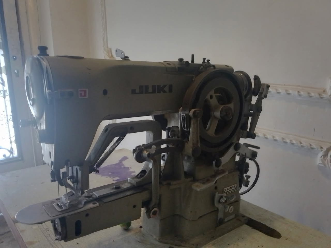 مكينه للبيع  بسعر مناسب الي يحتاجه يجي ياخذه مكاني بلحله
