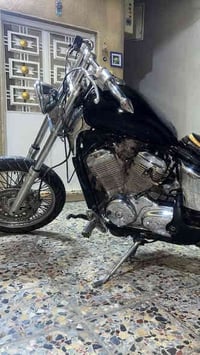 هوندا ستد ببر 400 دراجة مابيها ايي نقص غير الجاملغ الامامي  فقط معروضة...