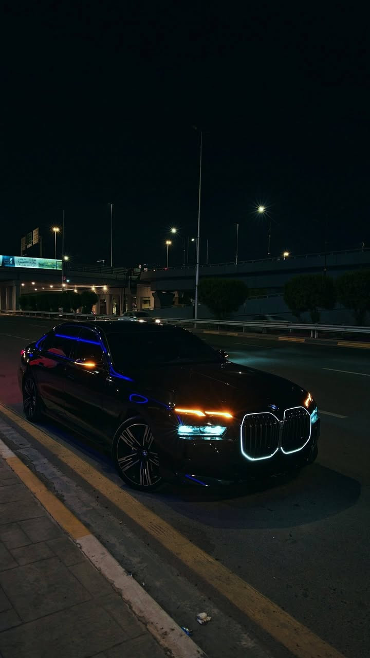 ​💎 ملكة الفخامة: BMW 740i - M Package 2024 💎
لعشاق التميز والرفاهية المطلقة، للبيع بي أم دبليو (كرستالة) موديل 2024 بأعلى المواصفات العالمية.

​✨ التفاصيل العامة:
​الموديل: 2024 (فول مواصفات - باب طويل L).

​الإضافات: حزمة M Package الرياضية الأصلية.

​الضمان القانوني: رقم دهوك (باسم صاحب السيارة)، مع موافقة تظليل لمدة سنة كاملة.

​الحالة: وارد أمريكي (حادث بسيط جداً)، صبغ قطعتين فقط، والسيارة بحالة الوكالة.

​🔥 المواصفات التكنولوجية والرفاهية:
​النظام الصوتي: سستم Bowers & Wilkins العالمي لصوت نقي ومحيطي.

​الرؤية والأمان: 5 كاميرات (360 درجة)، ناظور ليلي، رادارات (أمامية، خلفية، وجانبية).

​القيادة الذاتية: أنظمة قيادة متطورة مع نظام المحافظة على المسار (الخطوط البيضاء).

​الراحة الداخلية: بانوراما، داتاشو (Head-up Display)، و 5 بردات كهربائية لخصوصية تامة.

​التحكم الذكي: تحكم بالسيارة عن طريق الإشارة، جميع الأبواب شفط وكهرباء، مع صندوق كهربائي.

​📍 الموقع والتواصل:
​مكان تواجد السيارة: بغداد / المنصور.
​للاستفسار والتواصل: 📞 ***********
