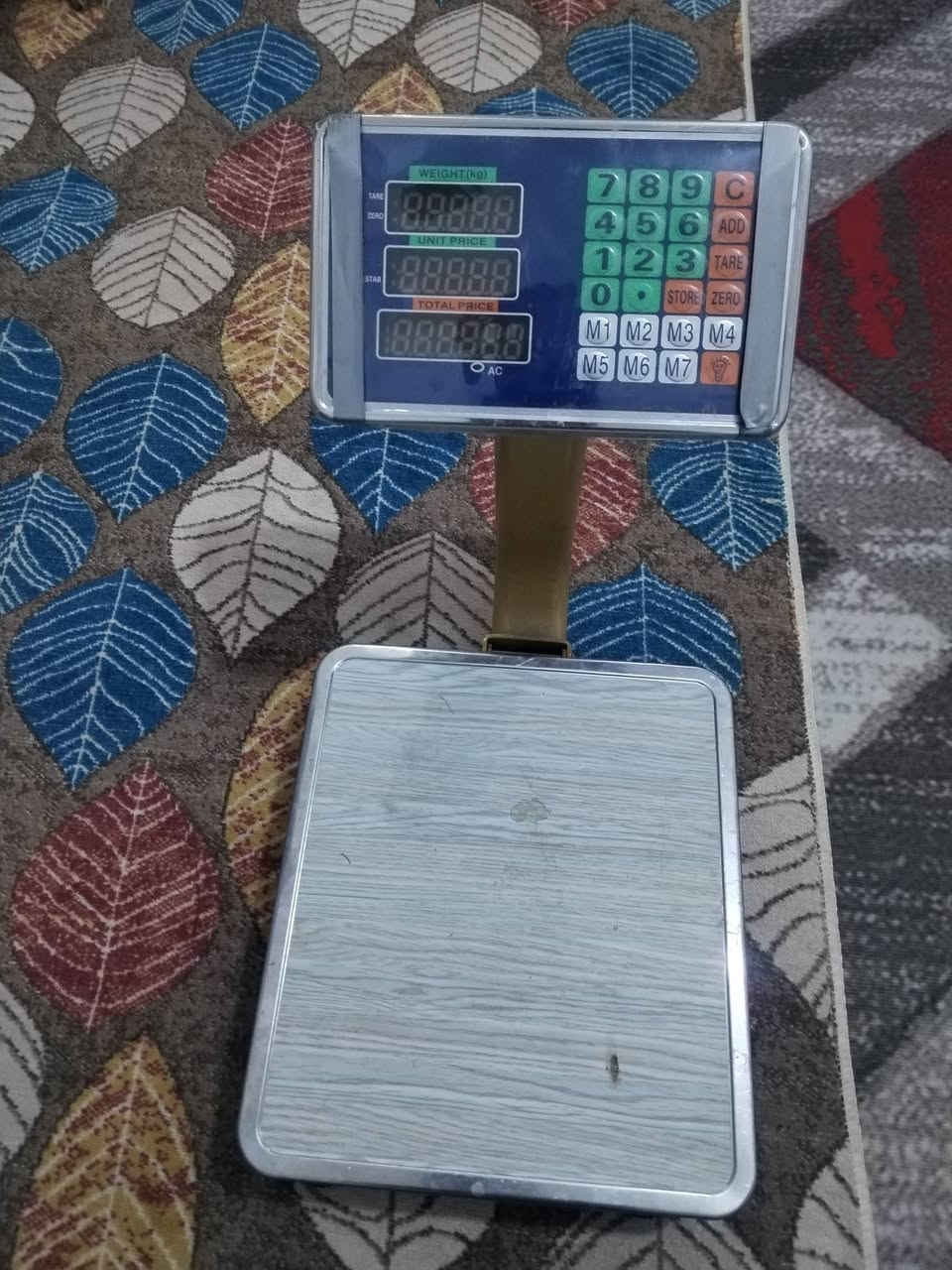 السلام عليكم ميزان 60 كيلو الاصلي مستعمل ثلاث ايام فقط السعر 50 الف وكاله مومثل هذا  ال توصيل يشحن ساعه يشغل 3 ايام (***********)
