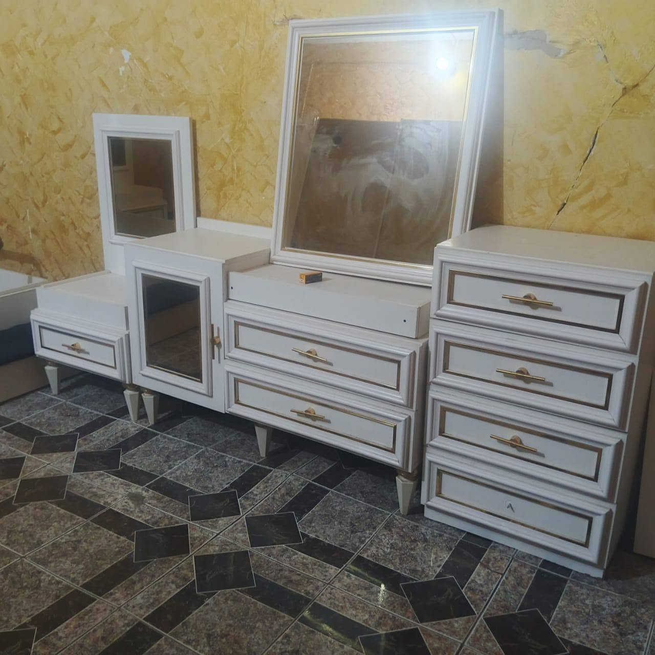 غرفه تركي. للبيع. سعر. 750وبي مجال. مكاني الحمزه. الغربي


**إذا كنت صاحب هذا الإعلان وتريد حذفه لأي سبب، رجاءا أرسل رسالة إلى الدعم الفني**
