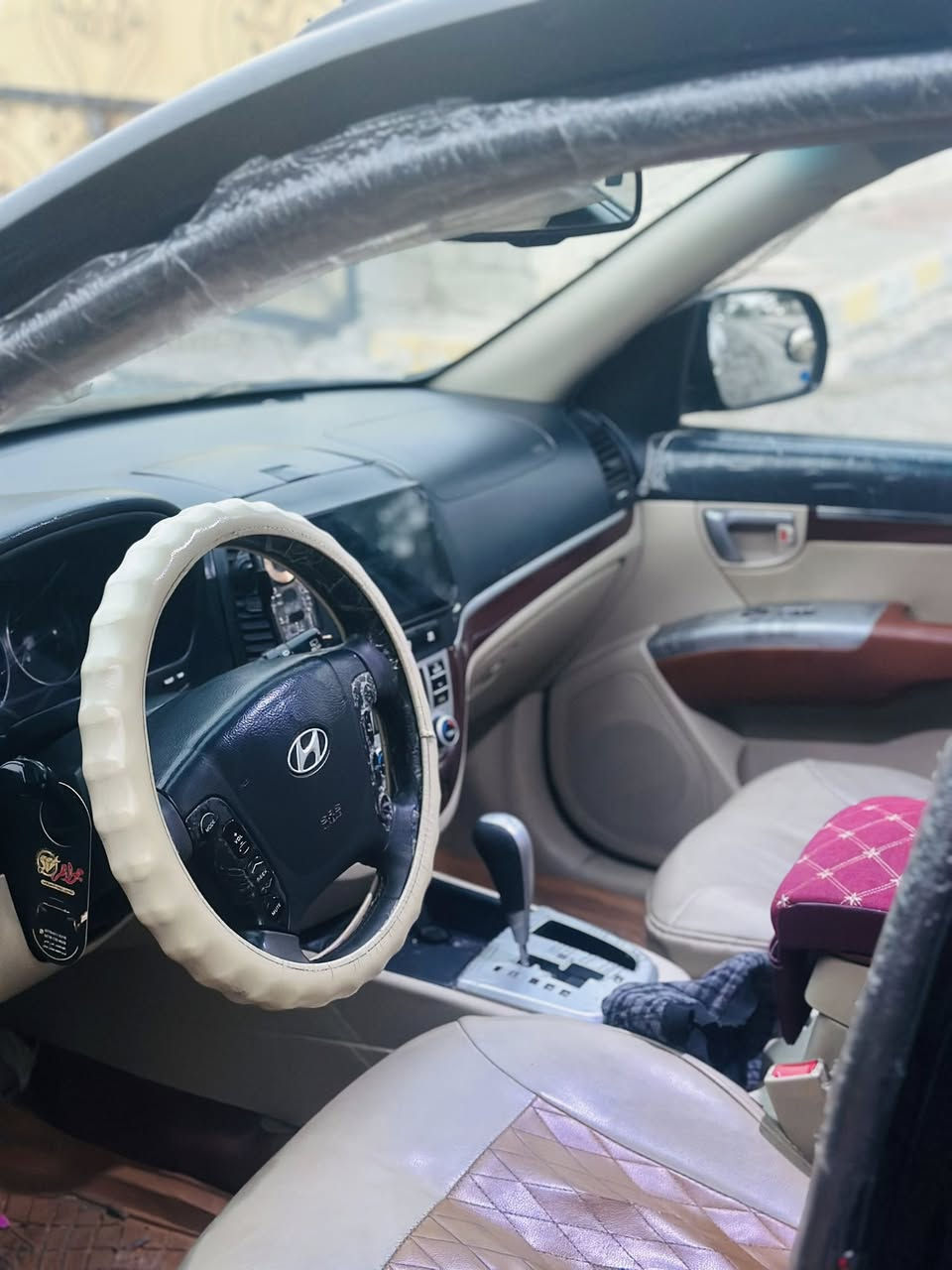 السلام عليكم 
سنتافي وارد خليجي موديل 2008 سنوية ل2028 شرط التحويل سياره كلين
محرك 6 السيارة
صدر تواير تبريد تدفئة كله شرط  
للاستفسار 
***********
