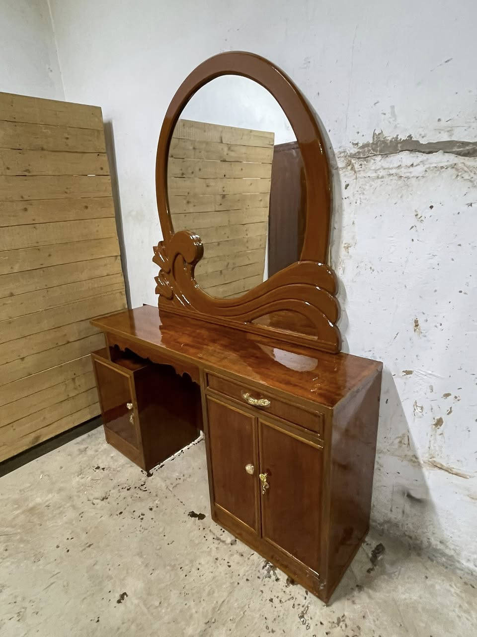 غرفه أم الخمسه سعره ٤٩٠ وبيه مجال مكان النجف ***********
