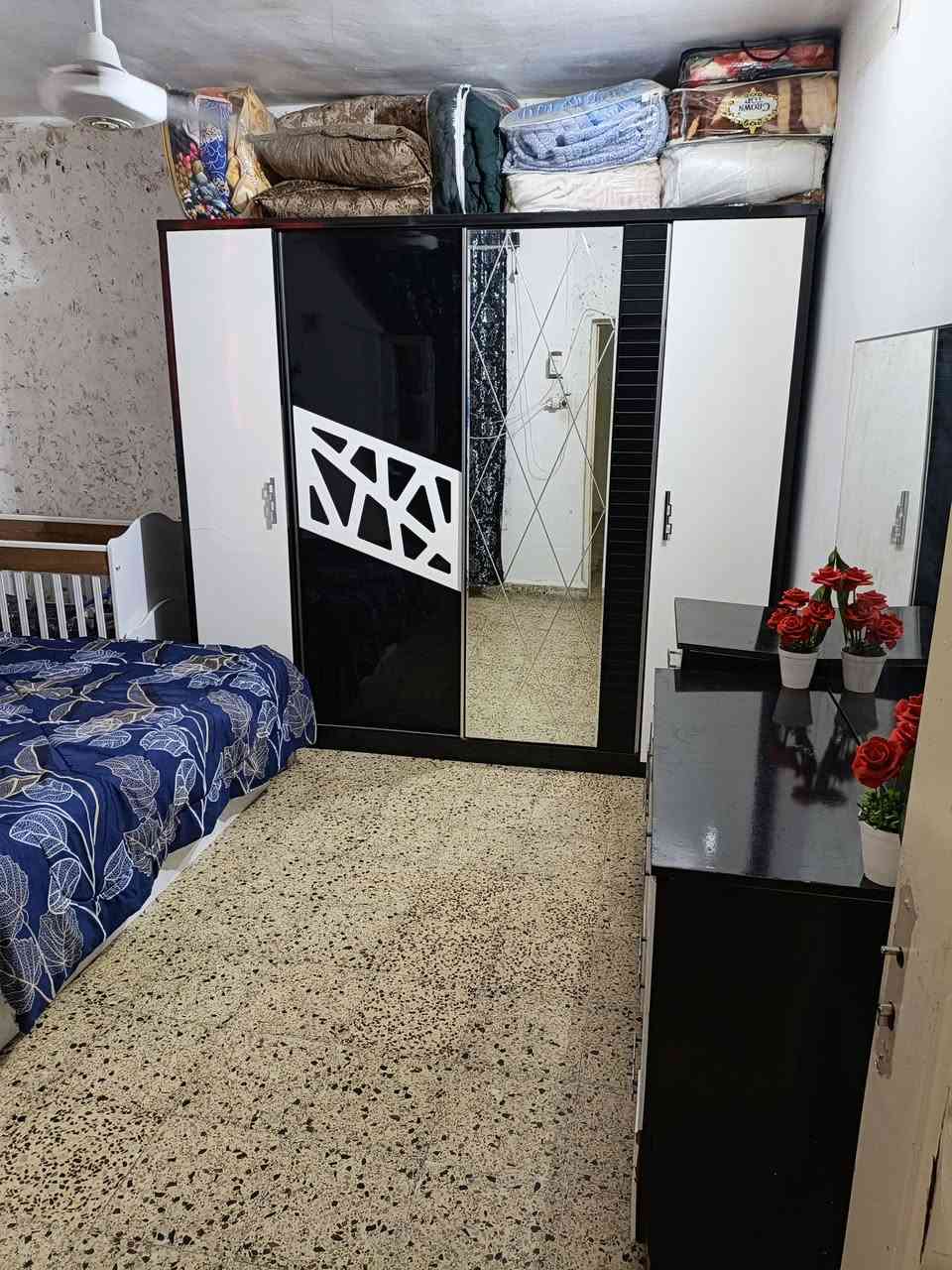 سلام عليكم غرفه نوم للبيع جديده 7قطع السعر 450بيه مجال الشراي يتصل مكان كركوك ***********
