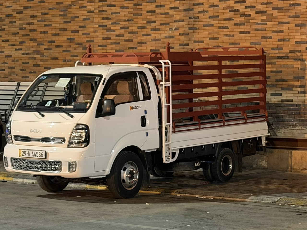 سلام عليكم كيه فحل للبيع مديل2024 مكفوله كفاله عامه على وضع شركه رقم صاحب السياره ***********
