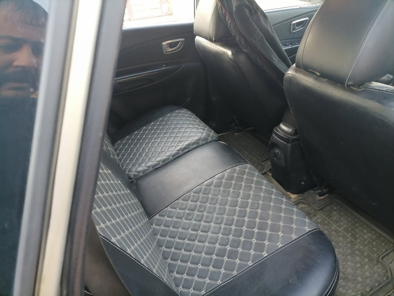 السلام عليكم شباب توسان للبيع موديل ٢٠٠٩ سيارة كفاله عامه سنويه ٢٨ رقم انكليزي بغداد مكينه وكير حدادين تخم تاير كفاله عامه سعر ١٢٣ هذا رقمي *********** لي حاب يشتري عنوان ميسان
