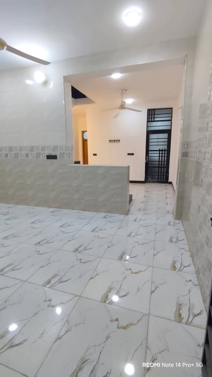 #بيت_100مربعه_‏‪***********‬‏
#مكتب_التساهل_للعقار
#بيت_طابو_زراعي_سند25
السعر37 مليون وبي مجال البيت قريب عشارع العام عمود 282 عنوان البيت شارع المطار 
بناء حديث شارع11متر.  
غير مسكون
بناء ممتاز جدا 
بناء طابوق اساس وسقف صب كونكريت. 
 عنوان لبيت النجف بشارع المطحنه عمود 282
#مقابل__قرية_الغدير_مباشر 
#يحتوي #لبيت_على+_2غرفه+صاله +ستغبال +مطبخ +صحيات بلداخل +وصحيات بلخارج 
‏‪***********‬‏وتساب
