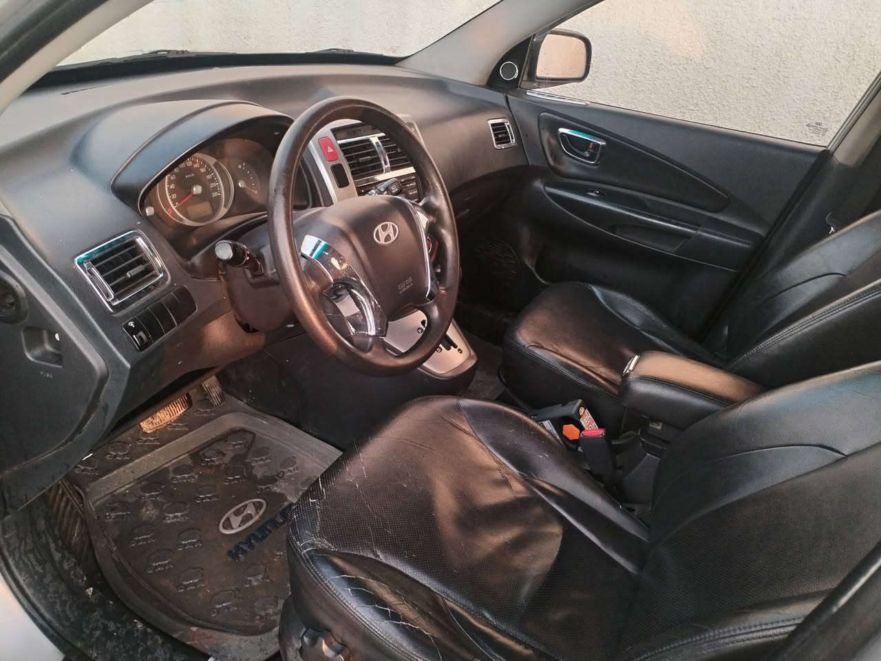 سلام عليكم.. توكسان ٢٠٠٩ مشروع وطني نينوى سياره جاهزه عنوان كركوك *********** سعرها ١٠٥ ضرر جاملغ خلفي بجم كبس ٥قطع كلير
