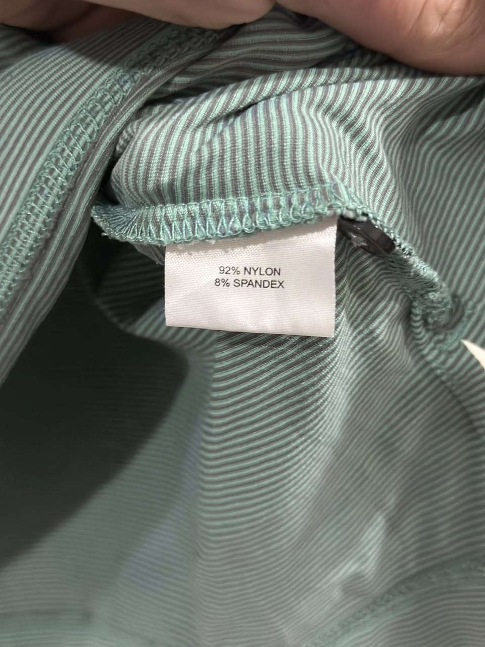 � بدي تيشيرت ماركة Calvin klein
✨ اللون: أخضر فاتح – لون مميز ونادر
✨ الحالة: جديد
✨ القياس: XL
✨ الخامة: مريحة ومناسبة للاستخدام اليومي والرياضي
💰 السعر: 25 ألف

تيشيرت أنيق بتصميم عصري، مناسب للرياضة واللبس اليومي، خيار مثالي لعشّاق الأناقة البسيطة 👕�


**إذا كنت صاحب هذا الإعلان وتريد حذفه لأي سبب، رجاءا أرسل رسالة إلى الدعم الفني**