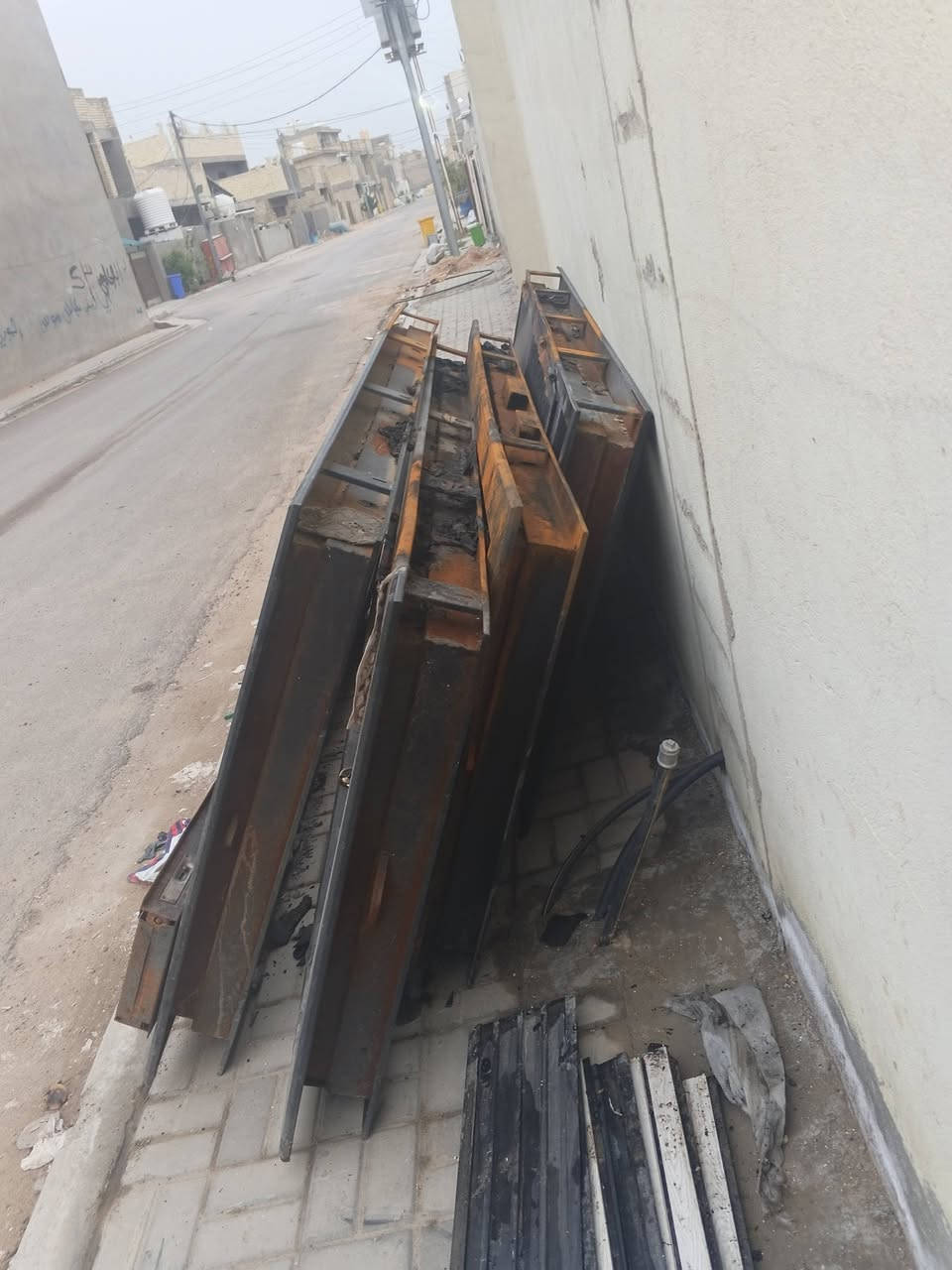 بيبان حديد ثقيل للبيع 
العدد 6

***********
