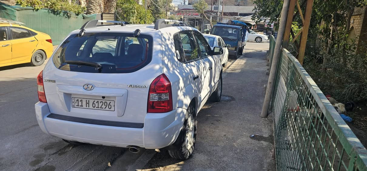 السلام عليكم
توسان موديل 2010
 خليجي مكفوله من الصبغ
بيها بارد ب الجاملغ
ماشيه 103
كير مكينه بلاد تايرات تخم
السعر 133
مكاني بغداد شارع فلسطين الرقم ***********
