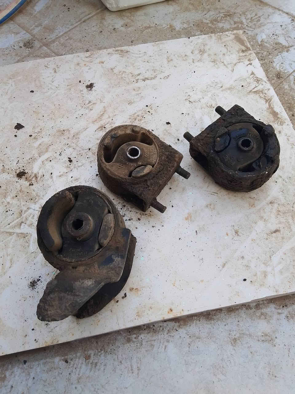 السلام عليكم.غراض كيا ريو 2005 للبيع كشنات نضيفات+ماصدات+ستيرن كامل هوه والشفت+تخم ويل كب حجم 14لاعواج ولافطر+مجاول نضيفات+مروحه شغاله+اذانات محرك بس نص عمر+باور نص عمر+سلف شغال نص عمر +عنبار بريك نظيف +بك لايت... ابيعهن كلهن شلع توصيل ماعندي واسف ع الاطاله


**إذا كنت صاحب هذا الإعلان وتريد حذفه لأي سبب، رجاءا أرسل رسالة إلى الدعم الفني**