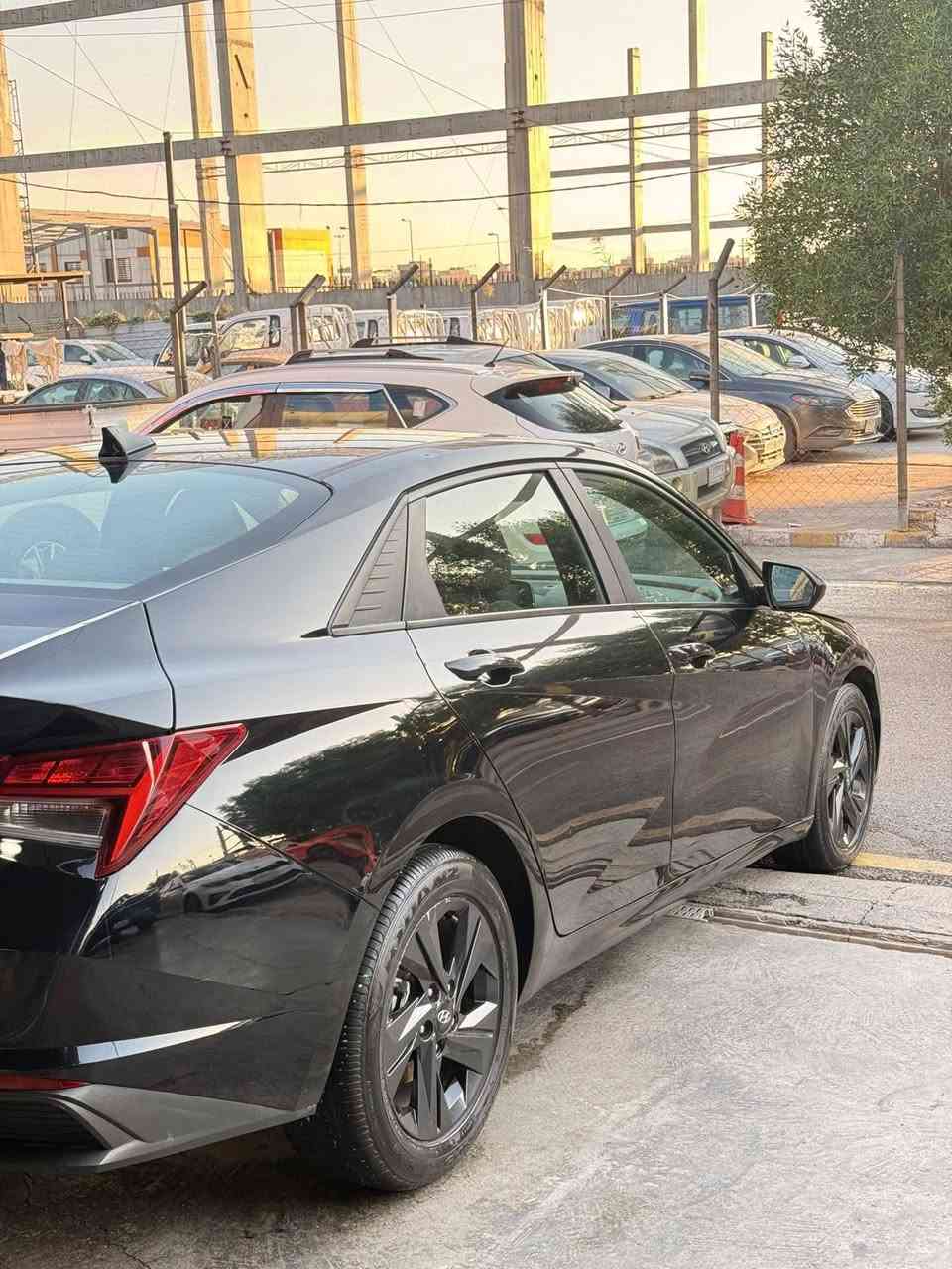 السلام عليكم
ب(142) $

النترا 2023 هايبرد امريكي حادث امريكا دعاميه فقط 

بيها قطعه صبغ باب الصدر اثر طخه داخل العراق 

باقي كفاله من الصبغ 

مكينة & كير كفاله 

شواصي لغد كفاله

المواصفات  :

بصمه ابواب + تشغيل

  

3 انظمه قيادة ( سمارت - عادي - سبورت ) 

نقطه عمياء 

رادارت + حساسات ( امامي - خلفي - جانبي )

توقف ذاتي 

هاند بريك دكمة 

نظام. AUTO HOLD

شاشة كار بلي 

تحكم ستيرن ٤ جهات 

تثبيت مسار 

تشغيل عن بعد

وهواي مواصفات بعد سيارة جديدة لوك 

العنوان / بغداد - البياع 

الهاتف  / *********** 

السعر/ 142 وبيها مجال بسيط
