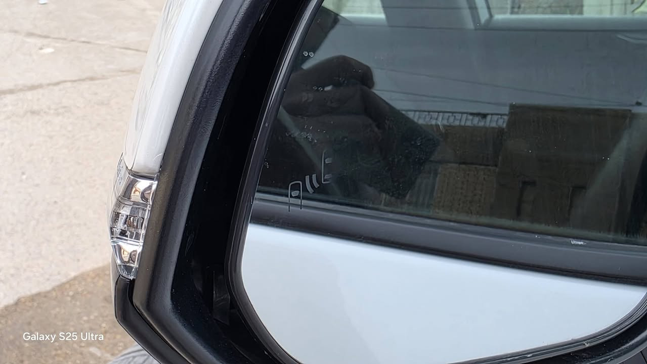 𝐓𝐎𝐘𝐎𝐓𝐀 𝐑𝐀𝐕𝟒 - 𝐗𝐋𝐄 -PREMIUM -𝐇𝐘𝐁𝐑𝐈𝐃 - 𝟐𝟎𝟐5
تويوتا - راف 4 - XLE بريميوم - هايبرد - 2025
* اللوان: ابيض 
* الموديل: 2025
* حجم المحرك: 2.5L (هايبرد )
* دفع رباعي 4X4 AWD
* فتحة سقف
* بصمة تشغيل 
* صندوق شفط كهربايي 
* كشن تدفئة  للسائق والراكب الامامي
* استيرن هيتر
* كاميرا خلفي
* هاند بريك بصمة
*  اوتو هولد Auto Hold
* رادار امامي (تحديد مسار)
* رادار جانبي (نقاط عمياء)
* نظام : Eco
* نظام : Normal 
* نظام : Sport
* كشن السائق كهربائي
* ثلاث وضعيات خزن لكرسي السائق
*صندوق كهرباء
كشنات جلد 
كشاف ضبابي
السعر:255
رقم  الهاتف: ***********
مكان السيارة بغداد حي العامل
حادث مبدل جاملغ وصبغ ربع البنيد ايرباك برده فقط
