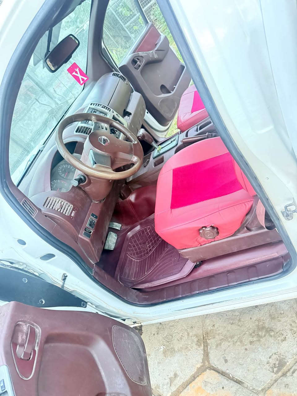 سلام عليكم نيسان نيفارا موديل 2011وارد خليجي السياره كفاله عامه ما عدا شخط بسيط السياره جاهزه حداديه تخم تاير تبريد  تغليف الدواخل دوشمه جلد كير تماتيك رقم نجف السعر ٩٥ بيع مستعجل او بي مجال مال جناي تحويل مباشر سوي عقد مروري مباشر وي المالك  مصفره  غرامات وضريبه مكاني دوانية للتواصل *********** ديوانية, القادسية
