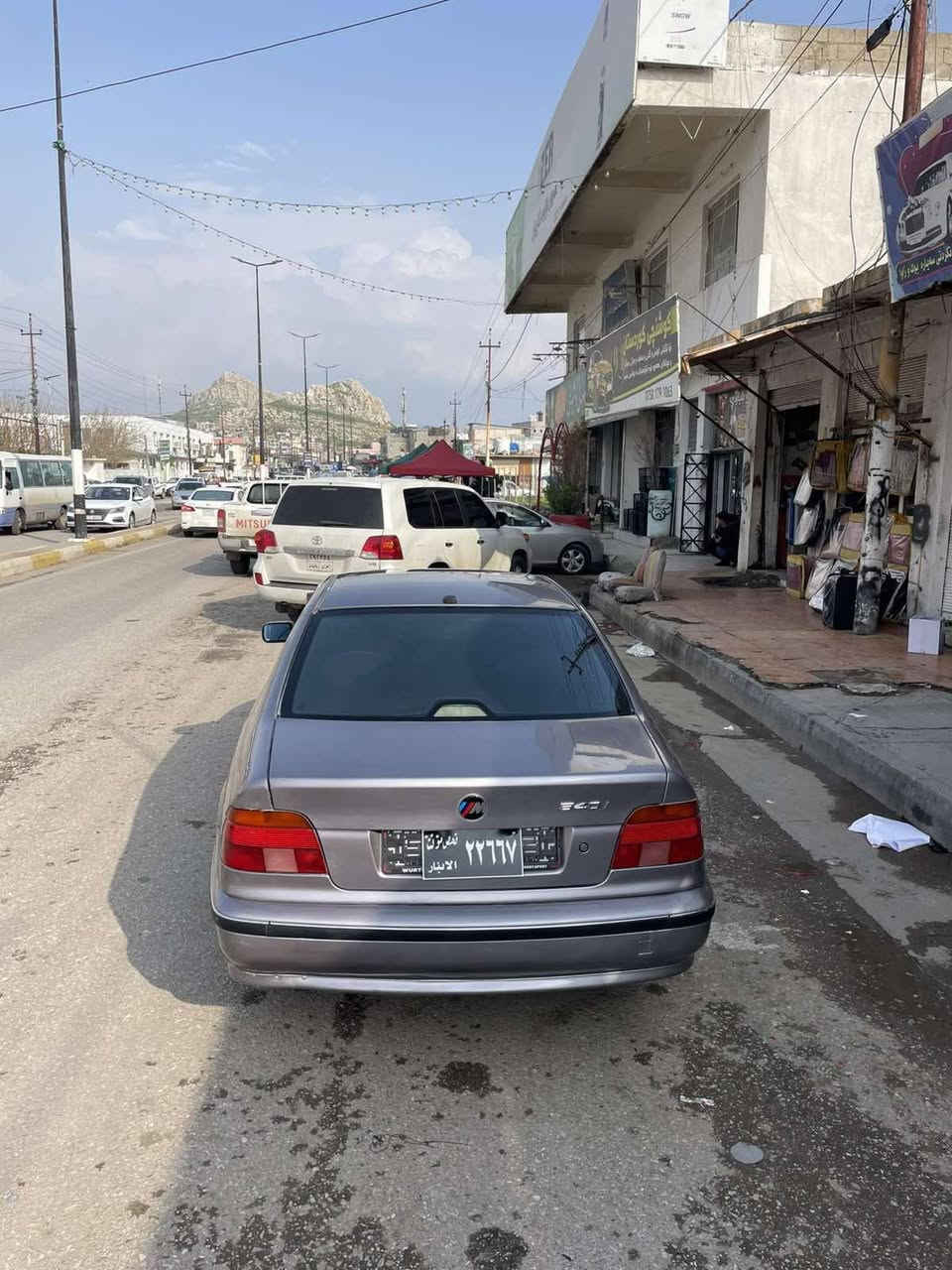 BMWسەقەر مۆدێڵ 2000 
گێڕ عادی 525 دەبڵ دیجی تاڵ مەکینەو گێڕ بەشەرتی 1000 وەستا نەکراوەتۆ لۆک لۆکە قوەتی خەیاڵی هەیە 4 تایەی لۆک تەبرید ساردو گەرم بێ جاڵو شوخت تازە حیزام بۆیاخم کردووە بۆ جوانی بێ دەعوو لێ دراو شانو سەقفی بۆ یاخی نییە کۆدی ئاسایشی هەیە بێ موشکیلەیە سەیارەکە لۆک لۆکە هی دەستیخۆمانە  گۆڕینۆ ناکەم بێویستم بە پارەیە 
0750 1671192  سەید سادق 49 گەڵاو مەجال السليمانية, العراق
