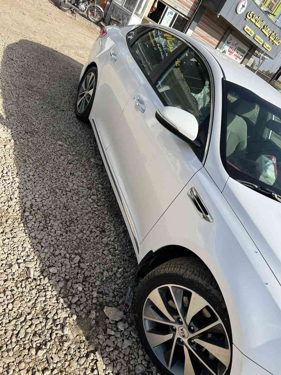 أوبتيما خليجي 2018 محرك2400 / بصمة/ حساس وبقية المواصفات ماعدا البنوراماً/ مكفولة مكينه وضربة / بيها باردات تكحيل شخوط  بدون ضربة 
وبيها نقاط حالوب خفيف بالقمارة فقط
رايدها ١٦٧ وبيها مجال 
مكاني الديوانية/ السنية
***********
