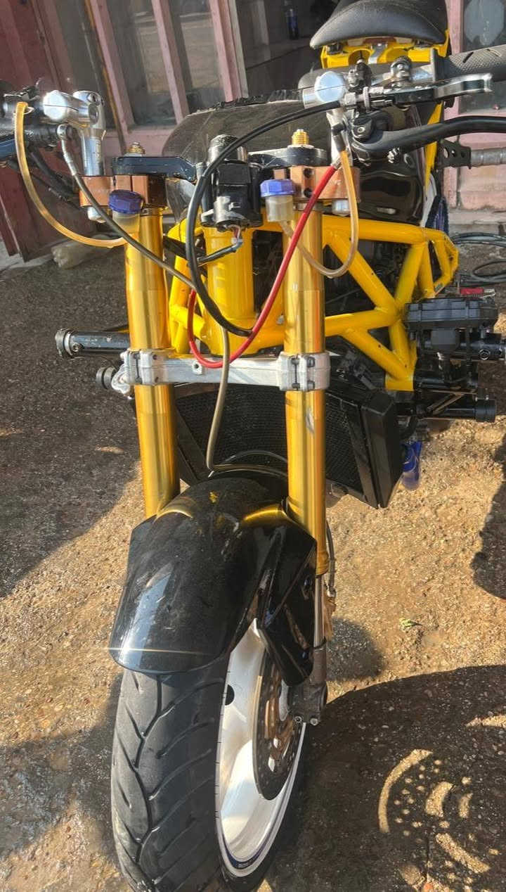 سلام عليكم دراجه كاوسكي 636.2004
دراجة مكفولة اي نقص مابها 
للستفسار***********
