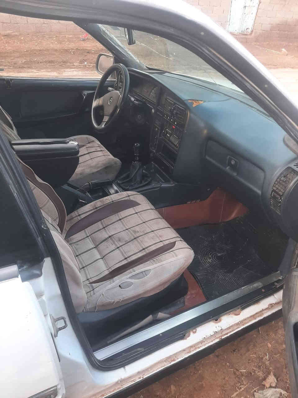 سلام عليكم أوبل اوميكه للبيع او مراوس موديل (1992) سياره يرادلهه ترتيبات بسيطه مكينه 2000 بيه تبخير كير عادي سنويه لل2026 سياره بسمي رقم كربلاء السعر 30وبيهه مجال قليل جدآ.العنوان واسط الصويره..للإستفسار (***********)
