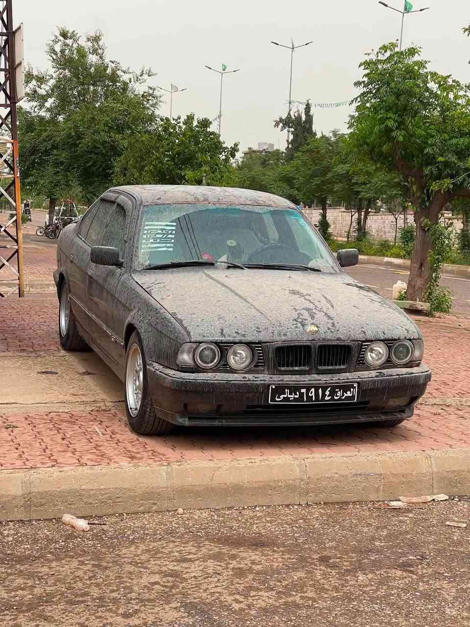 سلام علیکم بەناوی خوای گەورە 
BMW E34 525i 1993
FULL 3ADY
بیلاد 525 عادی ئاڕم پلاستیکی هەولێر بەشەرت
مەرجەکەشی مانگی 9 بەسەرەچێ
پێش و دوای تازە گۆڕاوە تەقەی تیا نییە 
کامل بۆیاخە لەسەر ساقی پێش و دوای کەپسە
بەشەرتی ئەوەی قەترە ناوگردن نەبێ 
چوار تایەو ویلی لۆکی لەسەرە ئەونە نابێت گۆڕاوە 
سعری 44 گەلاو مەعمەلە  لەواتسەپەوە نامە بنێرن *********** حلبجة, السليمانية
