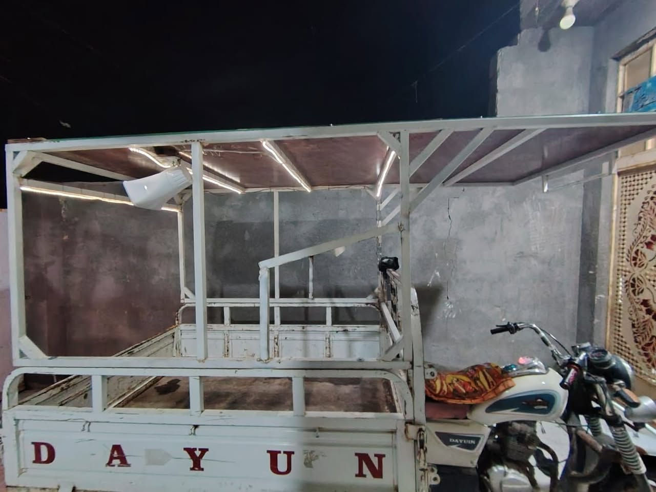 سقيفة ستوتة مال مخظر نظيفة كلش وأنارة بيهة ناصرية مركز السعر ١٥٠ قفل ***********
