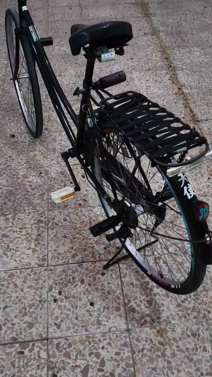 سلام عليكم بايسكل كلوف اسود مديل 2019 امامي خلفي نضيف بس جم طكه بلماشه سعر مناسب بدون غراض 130 ويه الغراض 160بي مجال للتواصل ***********
