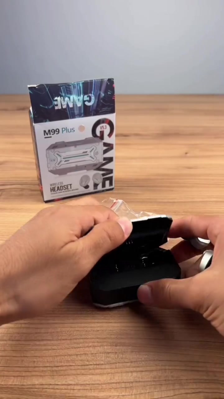 سماعات ايربود كيمنك M99

الميزات:

منفذ USB يستخدم باور بانك لشحن اجهزة مختلفة

منفذ تايب سي لشحن الكيس

اضاءة RGB مع شاشة رقمية مميزة لعرض نسبة الشحن على العلبة

تثبت جيدا مناسبة للانشطة الرياضية

مدة تشغيل الموسيقى 4-5 ساعات

مدة المكالمات 4 ساعات

وقت الشحن 1-2 ساعات

حجم بطارية العلبة 2000 ملي امبير

حجم بطارية السماعات 45 ملي امبير

ربط لاسلكي ممتاز يصل الى 10-15 متر

يمكن ربطها على جميع انواع الاجهزة IOS وAndroid

صوت ذو جودة عالية و نقي

كيبل شحن تايب سي ملحق داخل العلبة

ابعاد الغلاف: 4  10  11 سم

ابعاد علبة السماعات: 3  5  8 سم

المنشأ: الصين
 #توصيل #اكسبلور #اكسبلوررررر #متابعة #شهره #سماعه #توصيل #طلبات #العراق #بغداد #الديوانية


**إذا كنت صاحب هذا الإعلان وتريد حذفه لأي سبب، رجاءا أرسل رسالة إلى الدعم الفني**