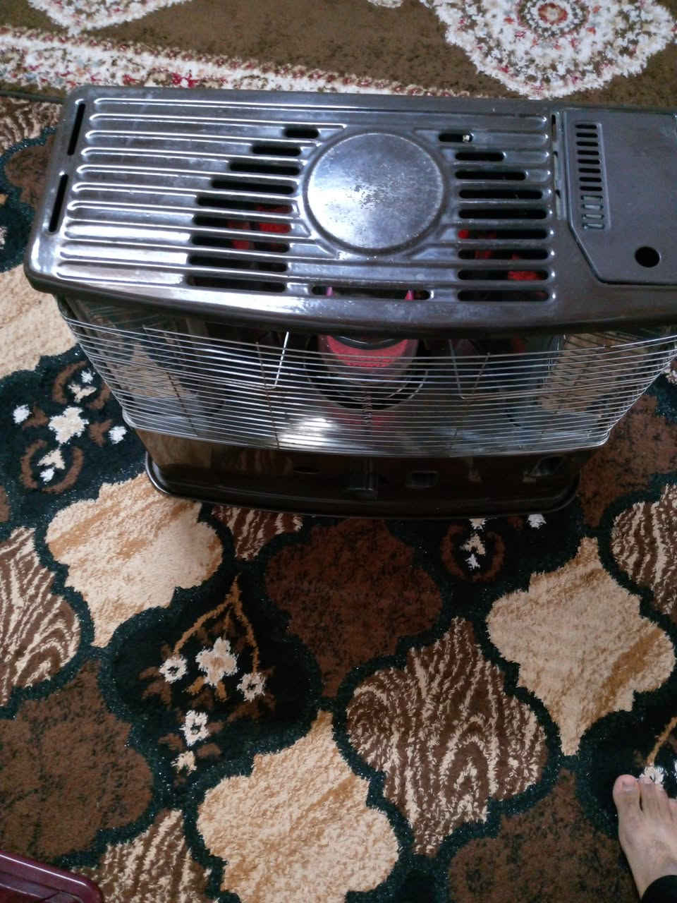 سلام عليكم صوبة كيرونة الى للبيع نضيفة لا هيس لا غاز الموقع كركوك حي العسكري سعر 65وبيهة مجال الى الستفسار واتساب ***********
