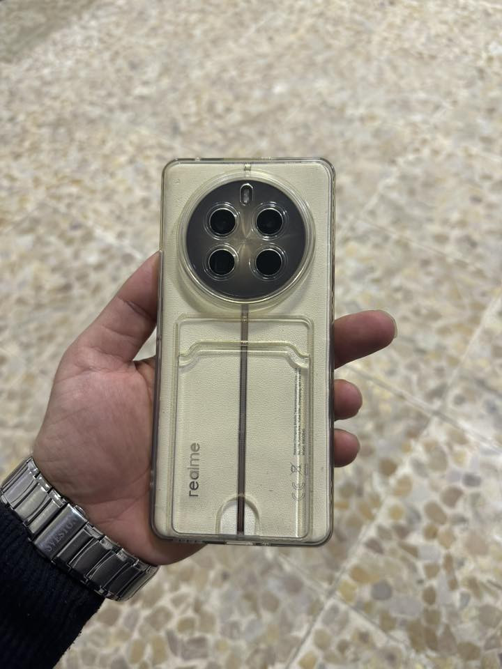 سلام عليكم
ريلمي 12 برو بلس فايف جي الجهاز نظيف بس مكان السيم كارت عاطلة والباقي شرط ابيعو على وضعو ادفع سعر *********** واتساب
