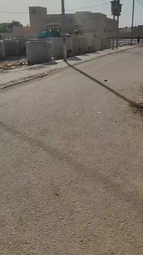 قطعة ارض للبيع مساحة ٢٢٥ متر ثاني قطع عن الركن متوفر خدمات ماء ومجاري وتبليط  في شارع ٣٠ خلف الملاعب الخماسي الاتصال على الرقم ***********7 وكما مبين في الصوره ومقطع الفيديو
