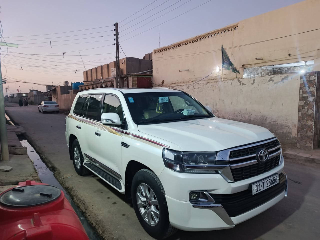 السلام عليكم اللاندكروز 2011 محدث 21 رقم بغداد تحويل مباشر كفاله ما عدا قطع التحديث سياره فول للاخير ثمانيه سلندر يعني 5700 اربع بصمات وموجود السونار ومقطع فيديو داخل المنشور بيع ومراوس العنوان ذي قار الفجر 
تلفون ***********
السعر 298
