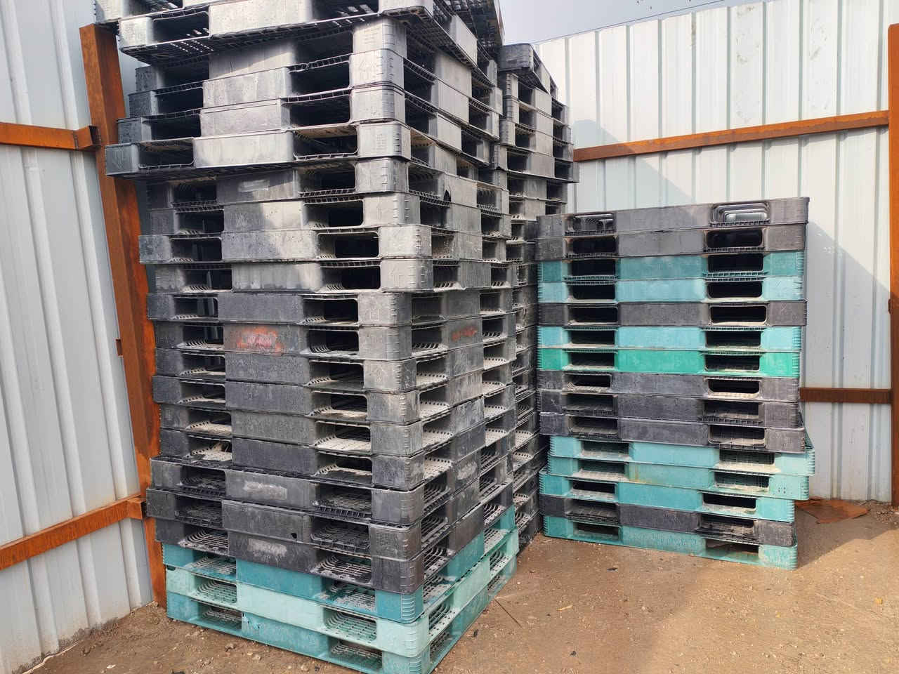 سكيب بلاستك اسود العدد الكلي 110
قياس 130x110 العدد 60 وزنها 9كيلو السعر 11الف
قياس 110x110 العدد 50 وزنها 7كيلو السعر 7الاف مكاني بغداد المدينه ***********
