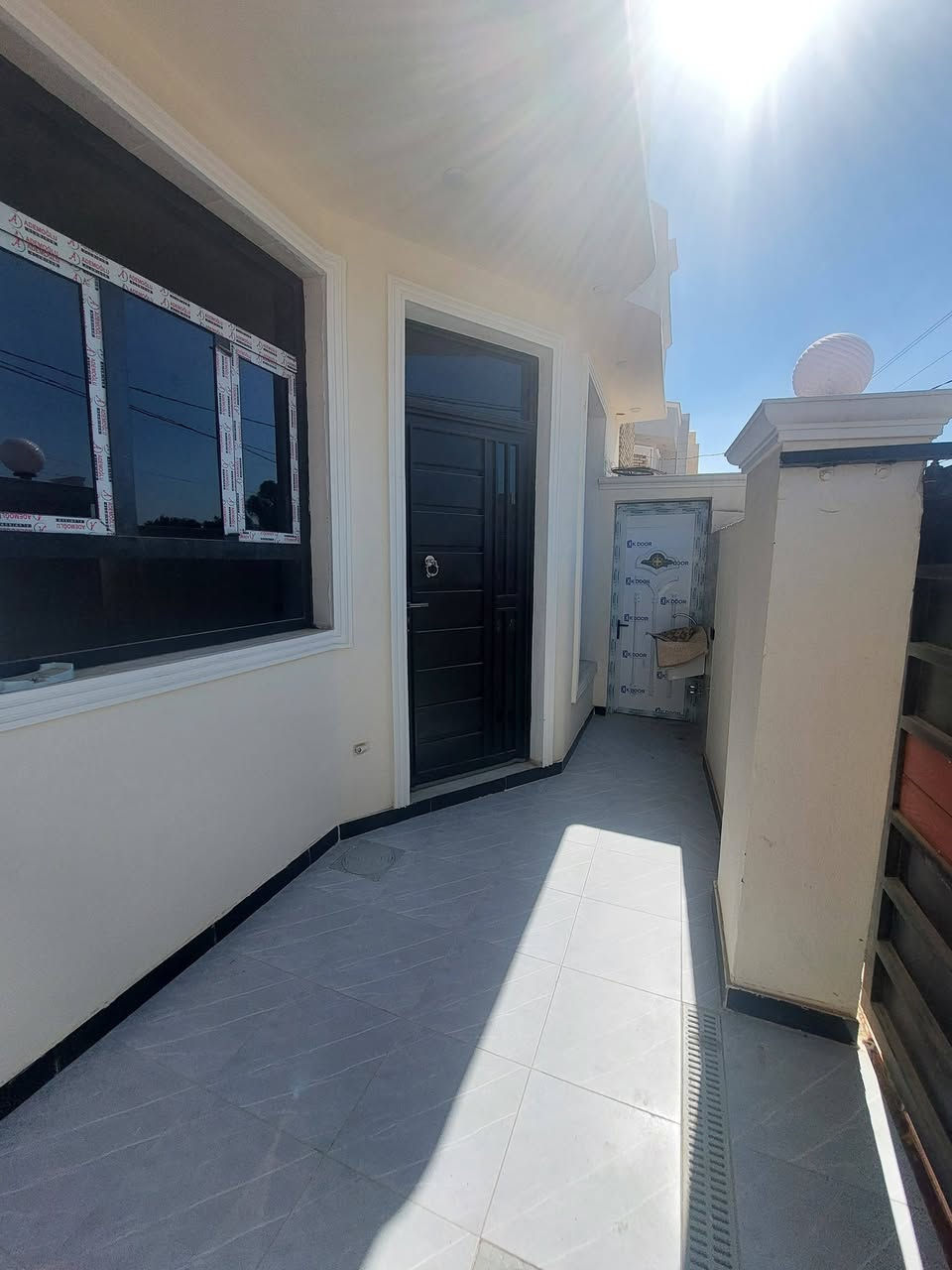 على بركة الله دار للبيع 100 متر مربع طابق واحد كامل وشغل راقي 
حديقه خارجيه 
باب الحاره الزراعي الشارع الرئيسي 
للاستفسار ***********
