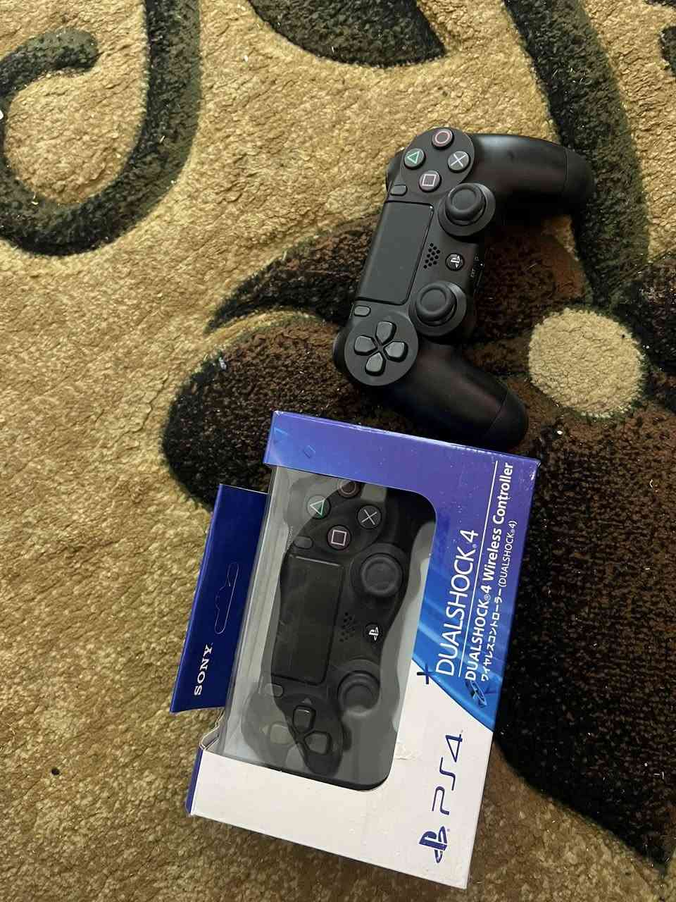 بلي فور مهكر سلم 1 تيرا للبيع كامل من كلشي جيب وشغل ويا جوستكين واحد بلادي والثاني تجاري جديد ويا UBS وقاعدة مال يدات وتبريد وبي خمس العاب مهكره ويا ثلث اقراص وهوه نظام 12 السعر 300 مكاني بالكاظميه والبلي مفتوح مره وحده لتنظيف وروح شغله من الصبح لليل مكفول واكدر ادزه توصيل وهذه رقمي ***********
