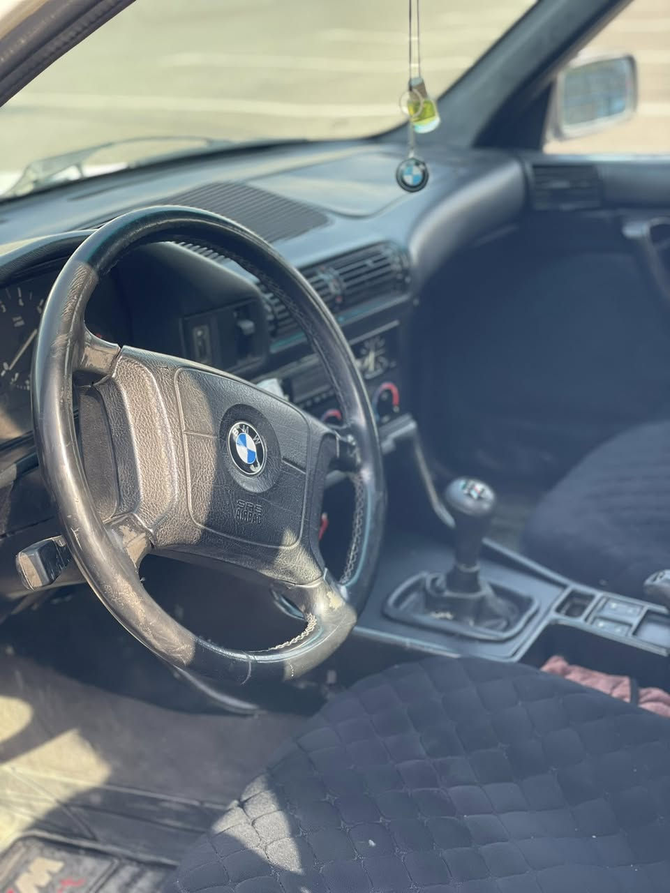 بسم الله الرحمن الرحیم BMW 525 مۆدیل 1995 گێر عادی بێ لێدران پێش و پشتی کەپس سلایت نیە سەیارەکی زۆر جوان و خاوێنە عامە لۆ جوانی هەمو شتی مەزبوتە هەمو گیانی بەشەرت شوێن هەولێر جام کارەبایی سعر 60 وەرەقە و کەمێک مەجال بۆ زانیاری زیاتر پەیوەندی بەو ژمارەیەوە بکەن ساحیبیتی ***********
