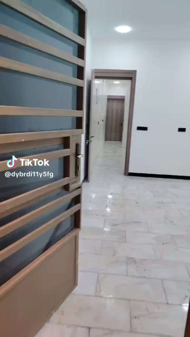 دار 75 متر للبيع
يحتوي  على هول صالة
 منور مطبخ وخدمات عدد 2
غرف نوم عدد 3  
حي الجهاد ديوان المخابرات قرب شارع 60
للاستفسار ☎️ *********** واتساب
