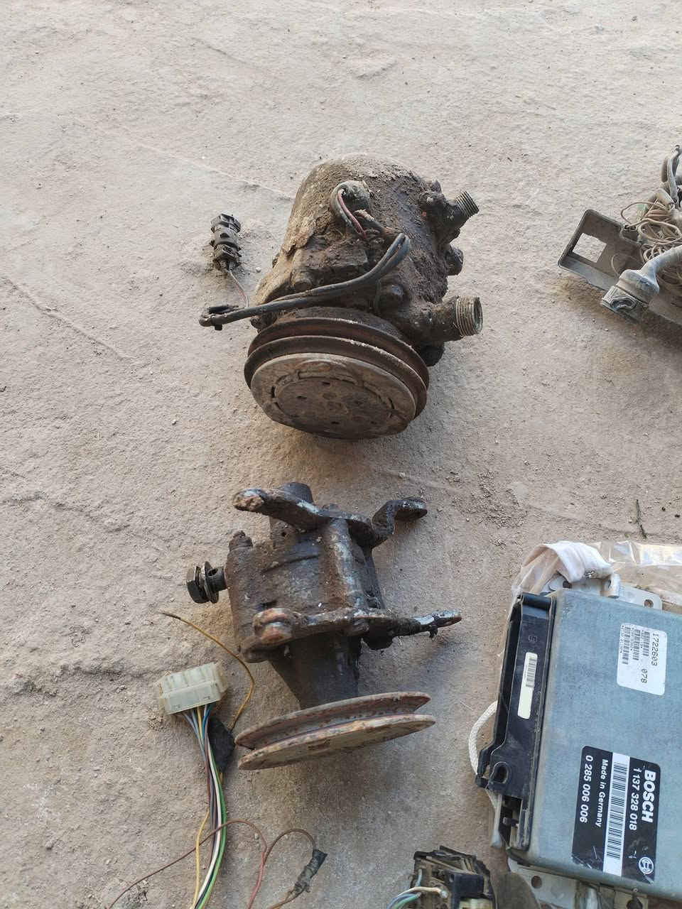 غراض ب ي م السعر 200
وبي مجال رقم صاحب. ***********
