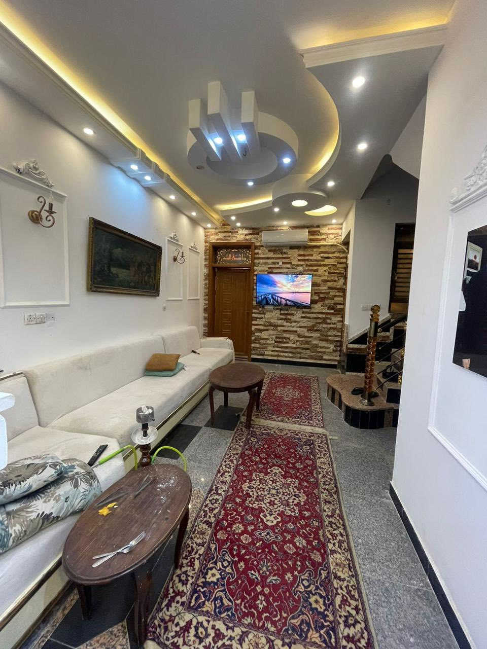 #للأيجار________في____السيدية
#طابق ارضي مساحة 150 متر مدخلين 

#يحتوي غرفتين نوم صالة مطبخ خدمات گراج 

#اجاره 800 

📞 للاستفسار:  

***********
