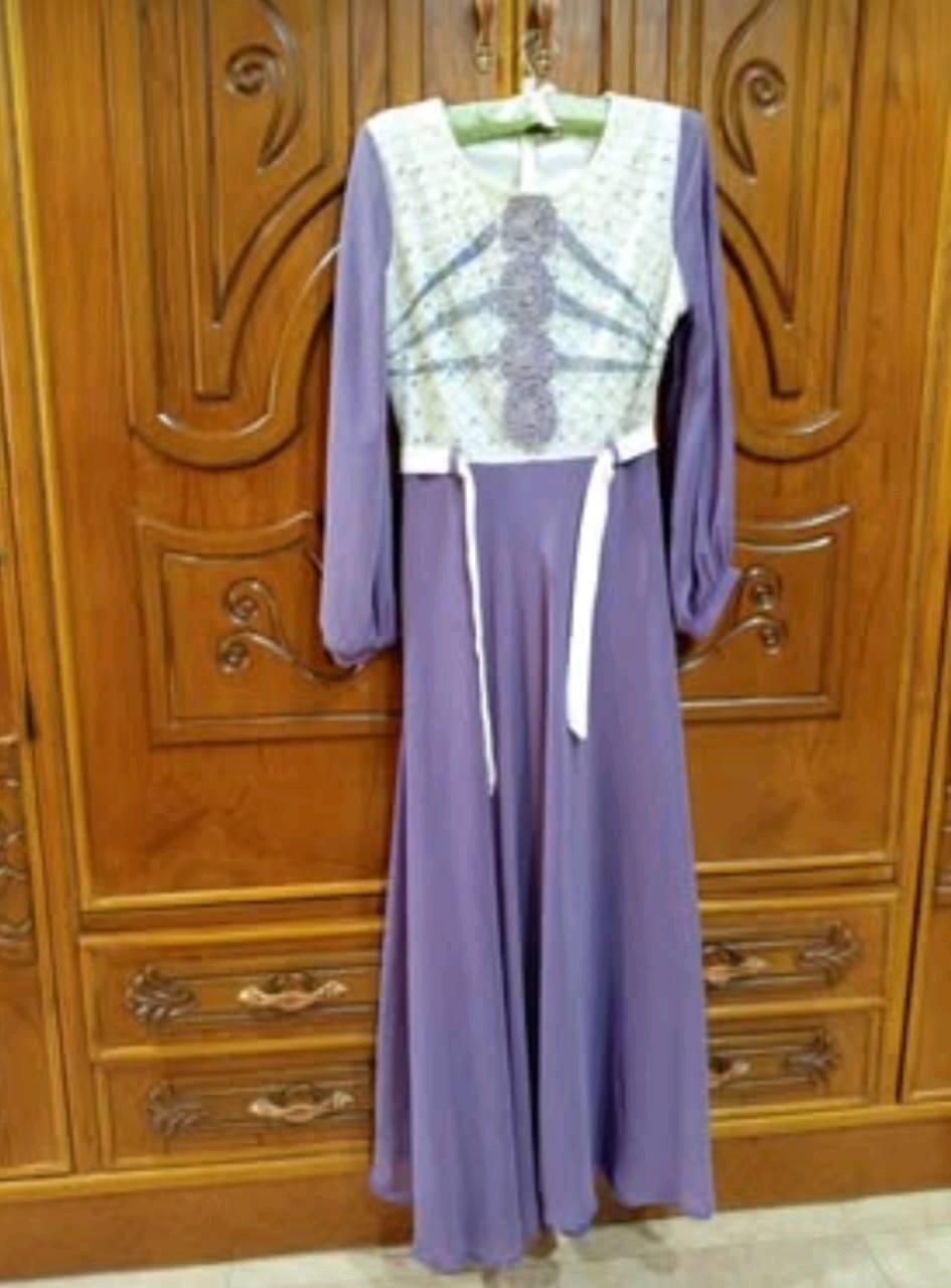 فستان مستخدم قليل قياس38
البصره طويسه شارع الجنه الأولمبي قرب حسنيت الزهراء 