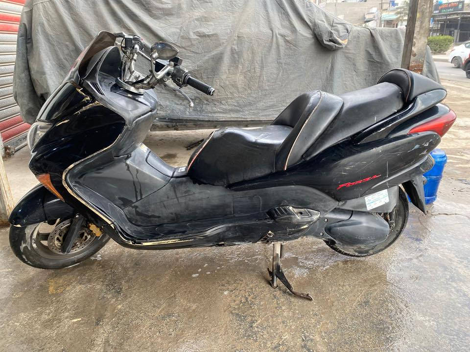 السلام عليكم 
دراجة فورزة صفر ثمانية 
دراجة فول نضافة بس المكينة مجفتة 
تشغيل بصمة نكرة سلف 
السعر 650 وبي مجال 
الرقم 

‭0776 204 0837‬
