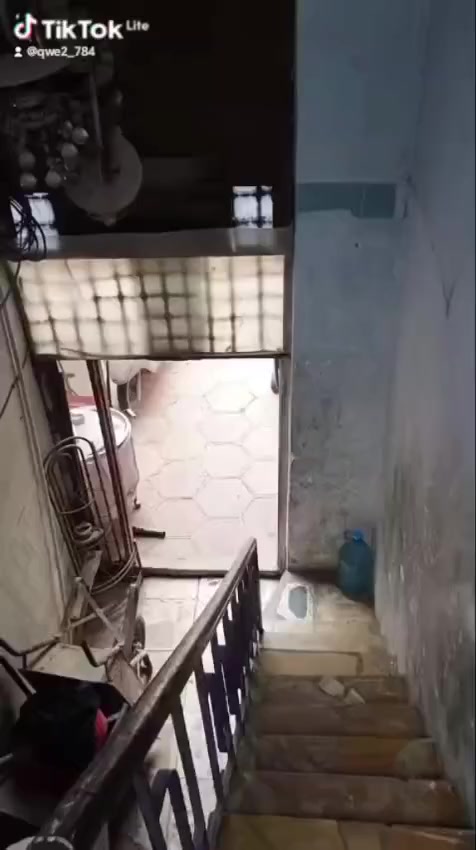 سلام عليكم بيت للايجار في منطقة الاورفلي قرب جامع المصطفى طابق ثاني يحتوي على حوش +غرفتين+مطبخ+حمام
استفسار *********** أبو سيف
