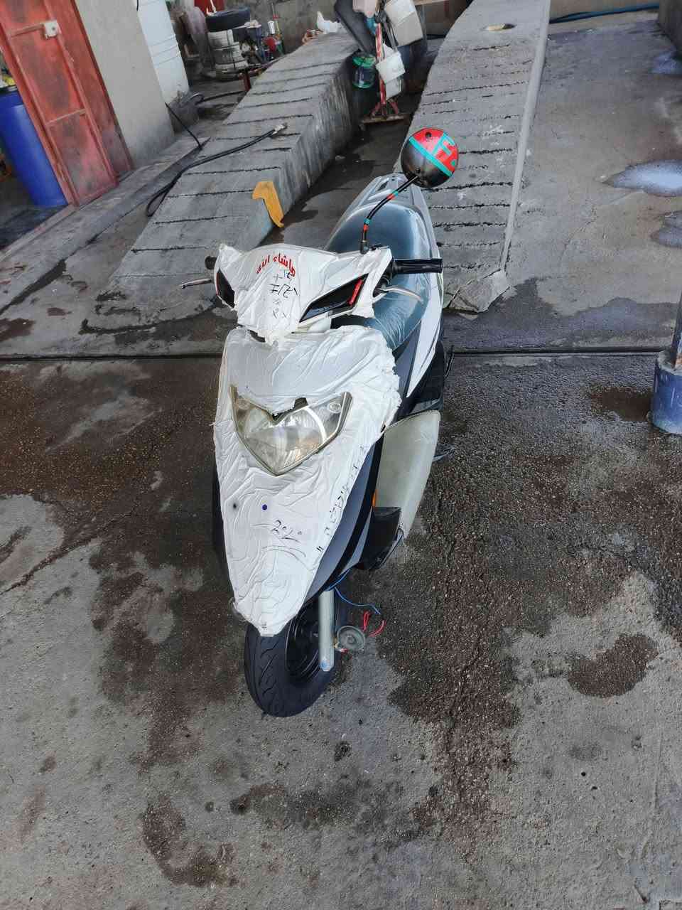 سلام عليكم دراجه للبيع كامله من كلشي كهربائية كله شغله 
نكره سلف هندر شغال تخم تاير جلاتين جديد للاستفسار أكثر لاتصال برقم*********** مكاني كربلاء طوريج
