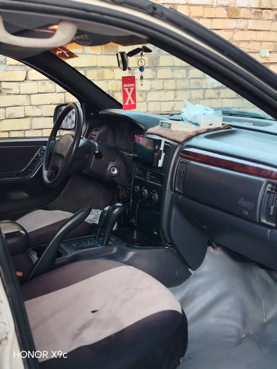 سلام عليكم جيب شيروكي ٢٠٠٠ ابلاد حداديه ٨٠٪ بسمي رقم بغداد نكيليزي باقي تفاصيل اتصل السعر ٧٠ وبيه مجال مكان سياره ذي قار / الشطره رقم *********** بي واتساب
