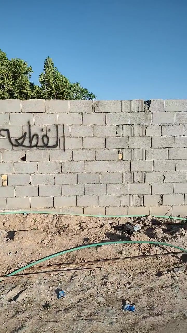 السلام وعليكم قطعة أرض للبيع في الحوطة قرب خطوة الامام العباس المنطقة سكنيه واكلشي متوفر بيهه مدارس محلات القطعة سند 23بسم عراقي وابو الكاع يسكن با ارض نفسهه يعني كاعهم القطعة 200متر ***********
