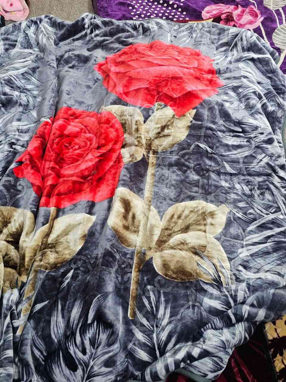 سلام عليكم يوجد لديك  بضاعه جديده بطانيات قديفه مقدف حفر نفرين باله بانسب الزوج ب25 ويوجد لدينا توصيل الاستفسار على الرقم التالي ***********
