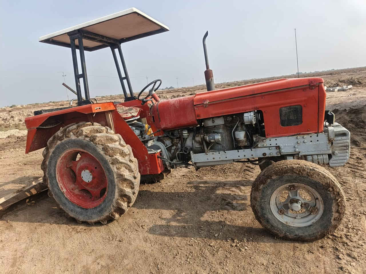 سلام عليكم  مكينه عنتر للبيع موديل 84 جاهزة وكامله محور باور وصدر مضبوط مجفته ستندر سعر 5 ملاين ونص للاستفسار خاص او تصال ***********
