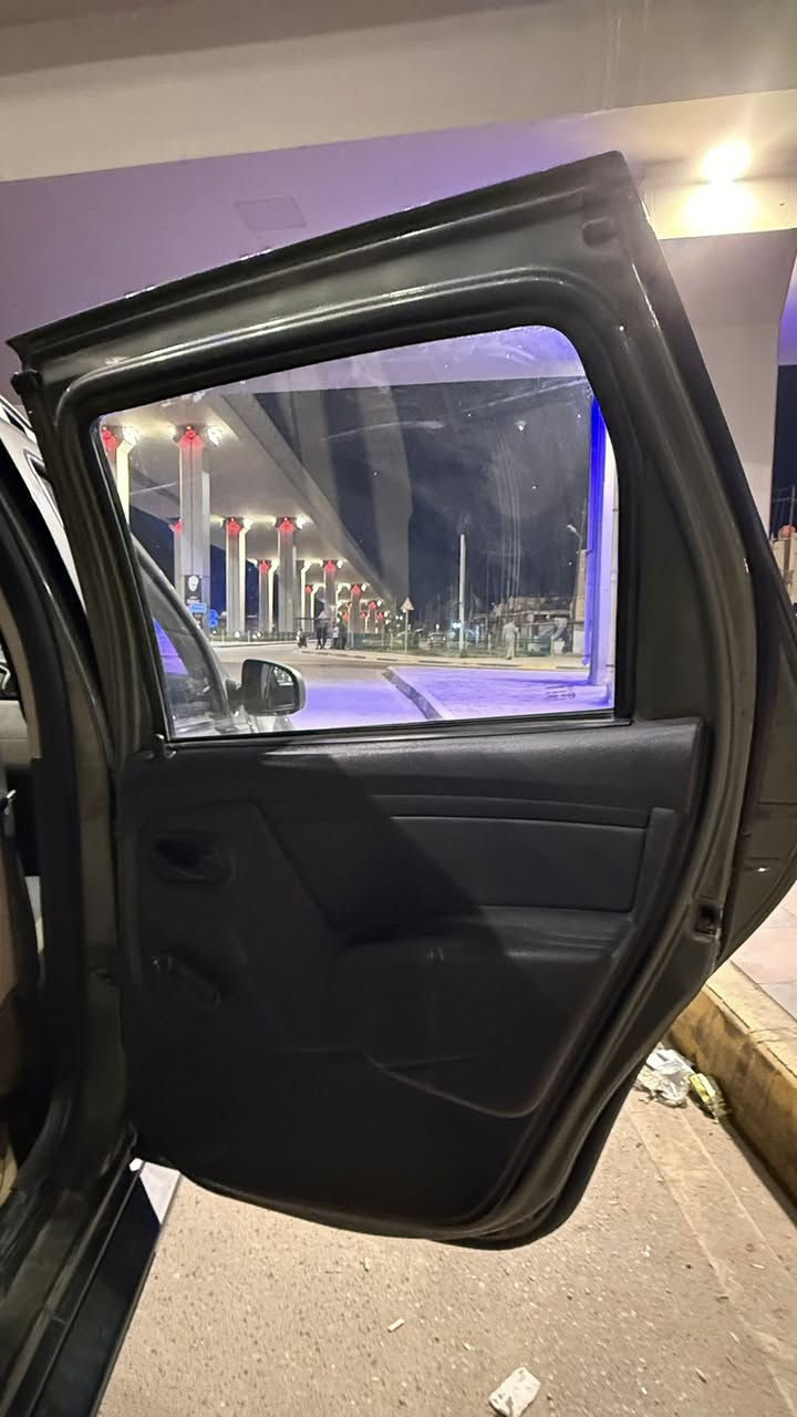 السلام عليكم السعررر بلاش ٥٩ ورقه بيع مستعجل
للبيع رينو داستر موديل ١٦ فرنسي  محرك 2000 كير AT سياره بلاديه على وضع شركه مكينه كير حداديه توني شادتها تخم تاير + ويل قبل سبوع سديتهم نطخت طخه خفيفه بجاملغ لأمامي وبدلته مكاني سماوه ***********
