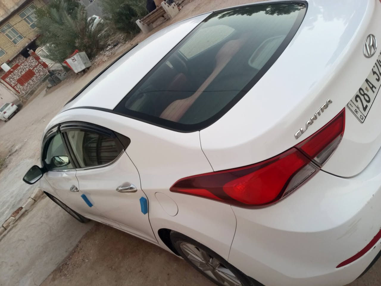 النترا للبيع  فقط موديل 2015 لاصبغ ولاتبديل بيها بارد قليل صوب العبري محرك 1800 تبريد خلفي سياره حلوه تخم تاير وحداديه جديده السعر 120 بيها مجال مكاني المناذره للاستفسار الاتصال على الرقم ***********
